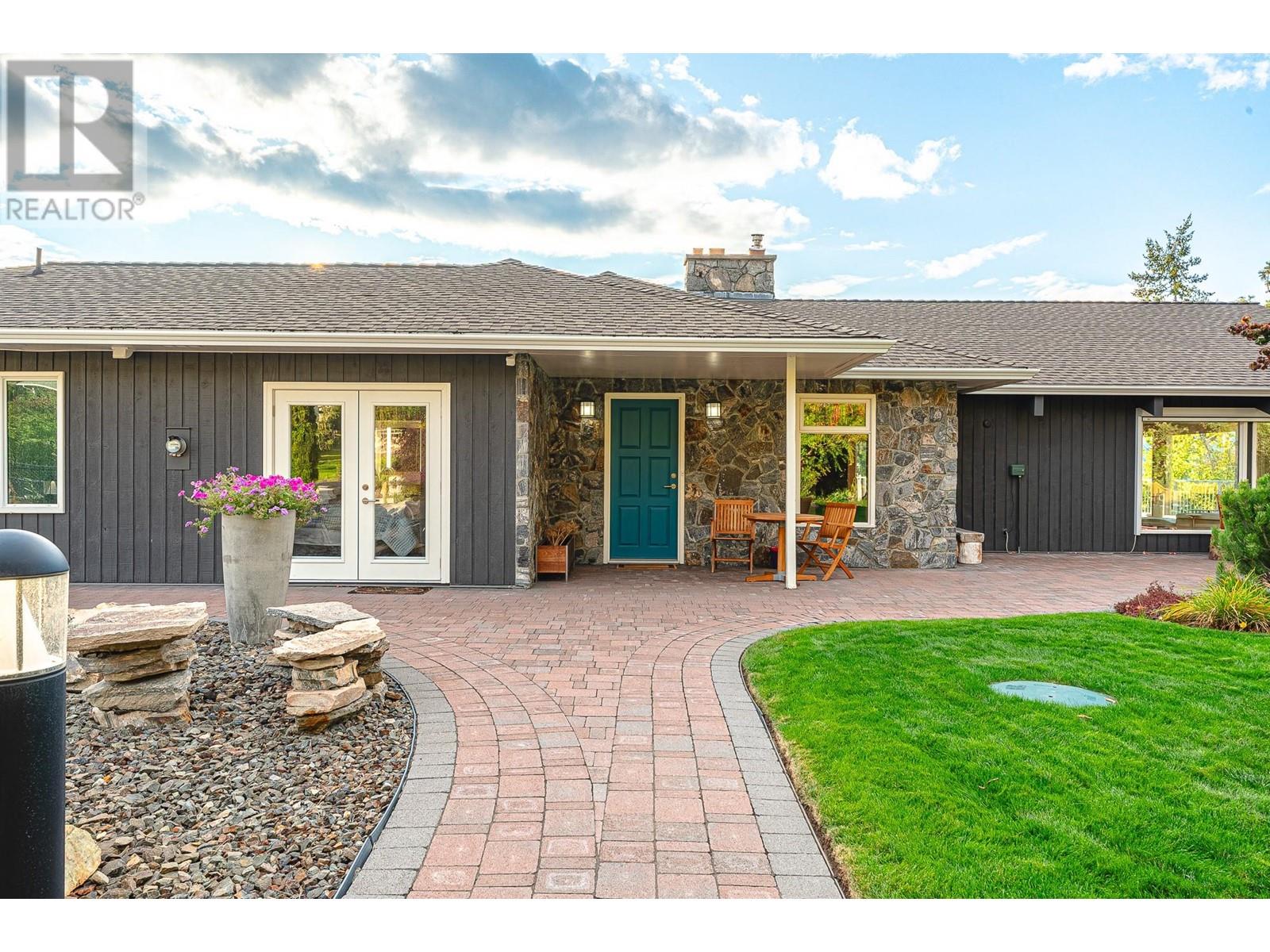 3029 Spruce Drive, Naramata, British Columbia  V0H 1N1 - Photo 3 - 10346723
