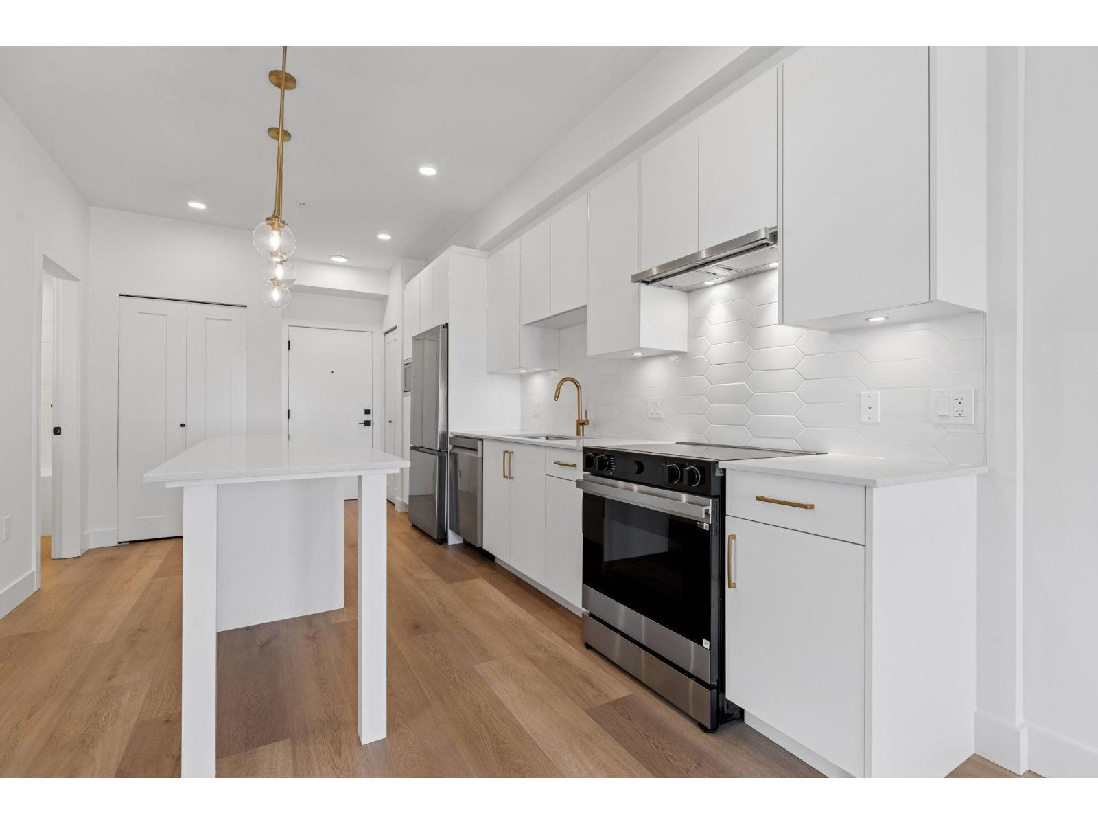 202 20286 72b Avenue, Langley, British Columbia  V2Y 1T2 - Photo 2 - R3042303