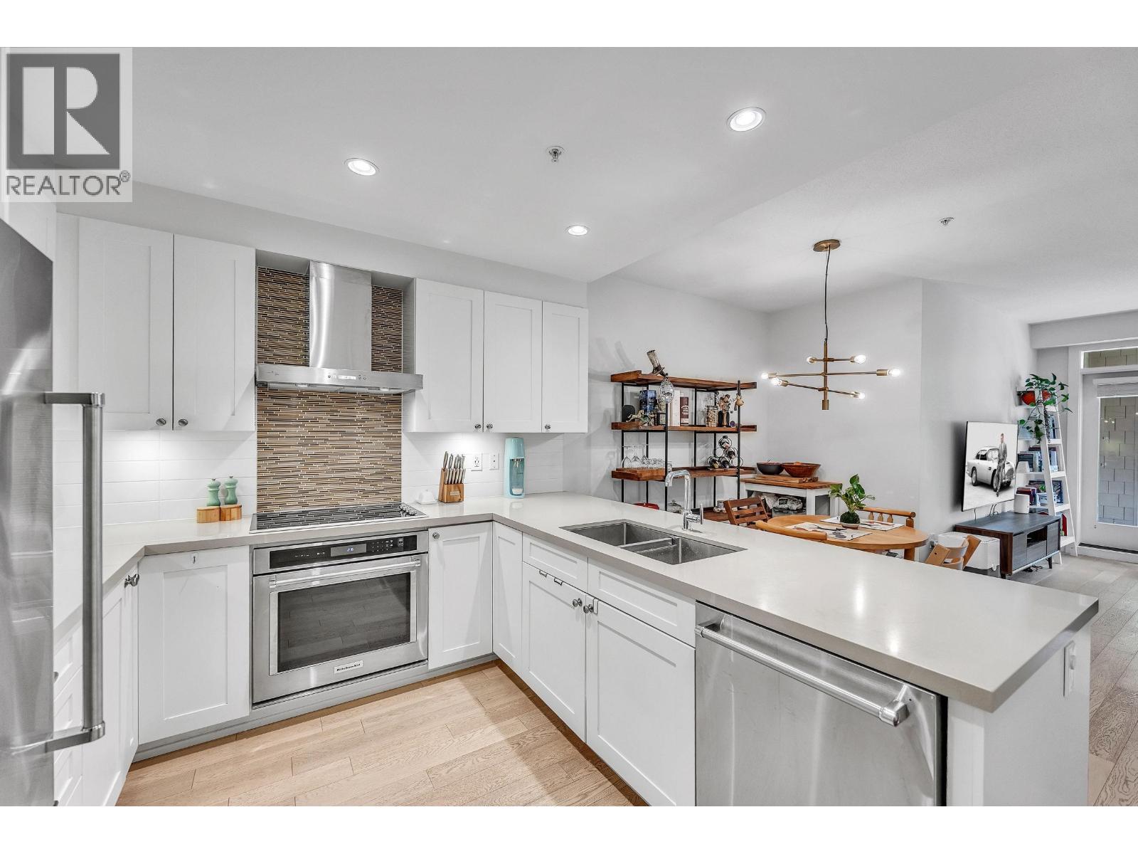 306 3399 Noel Drive, Burnaby, British Columbia  V3J 0G8 - Photo 3 - R3042563