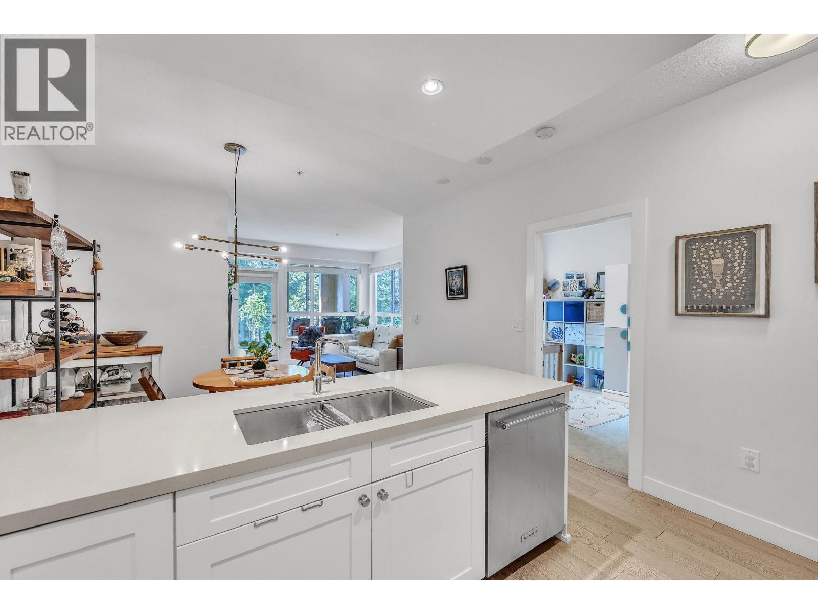 306 3399 Noel Drive, Burnaby, British Columbia  V3J 0G8 - Photo 5 - R3042563