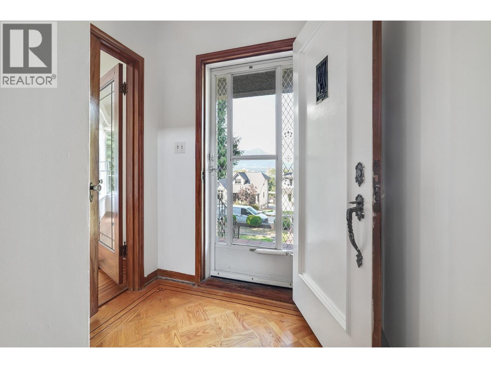 3746 Edinburgh Street, Burnaby, British Columbia  V5C 1R5 - Photo 8 - R3046732