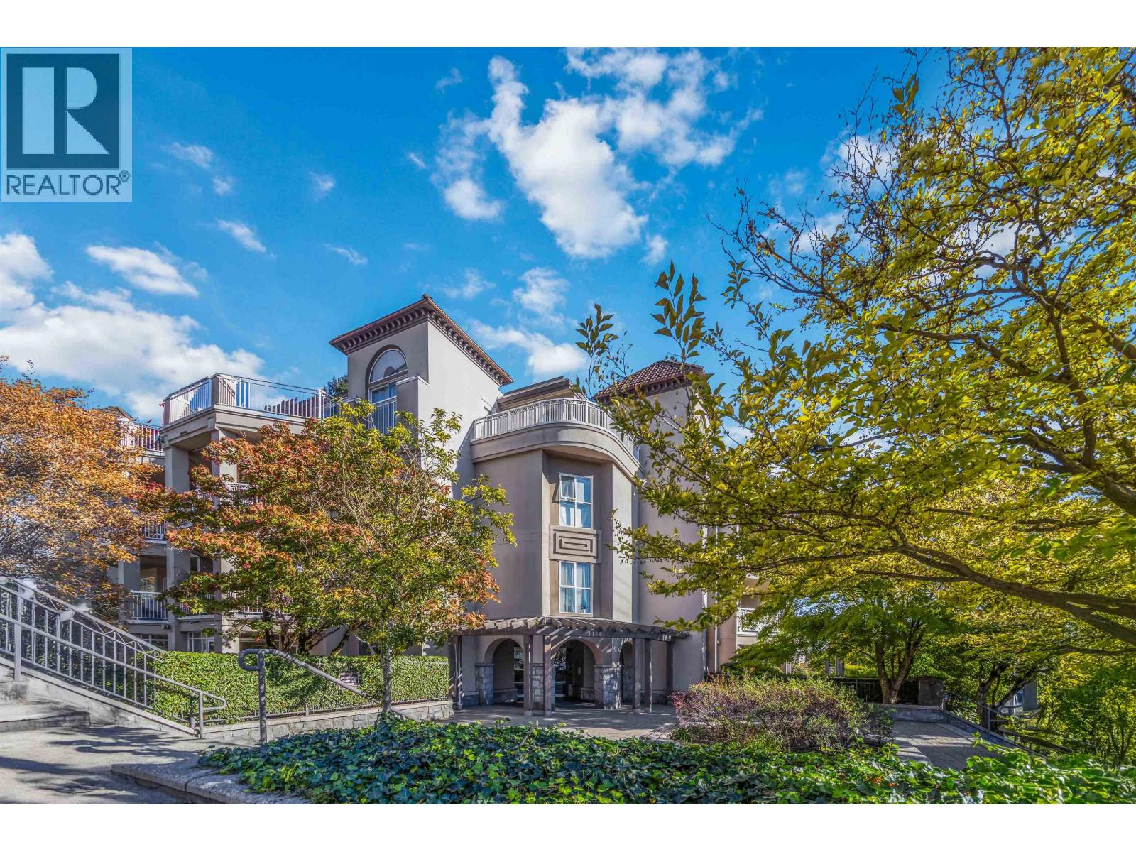 402 1128 Sixth Avenue, New Westminster, British Columbia  V3M 6V8 - Photo 2 - R3058824