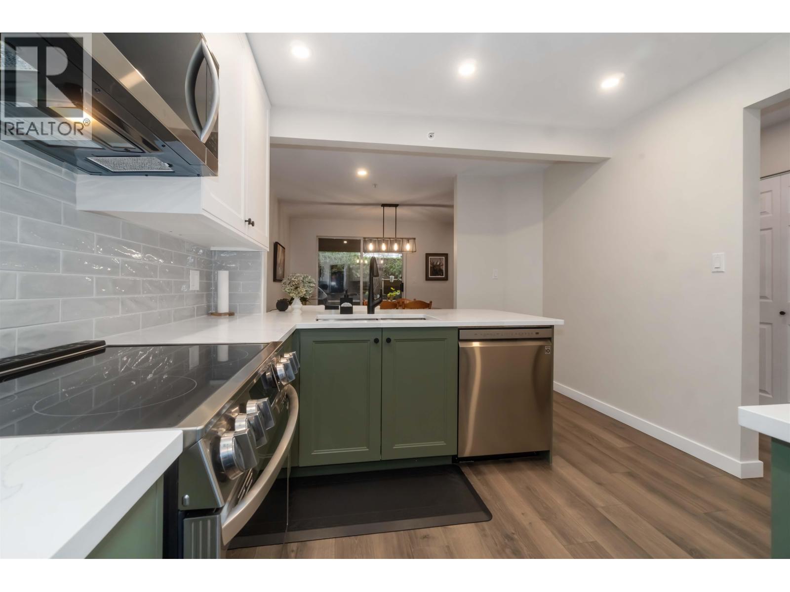 310 1000 Bowron Court, North Vancouver, British Columbia  V7H 2V8 - Photo 4 - R3061181