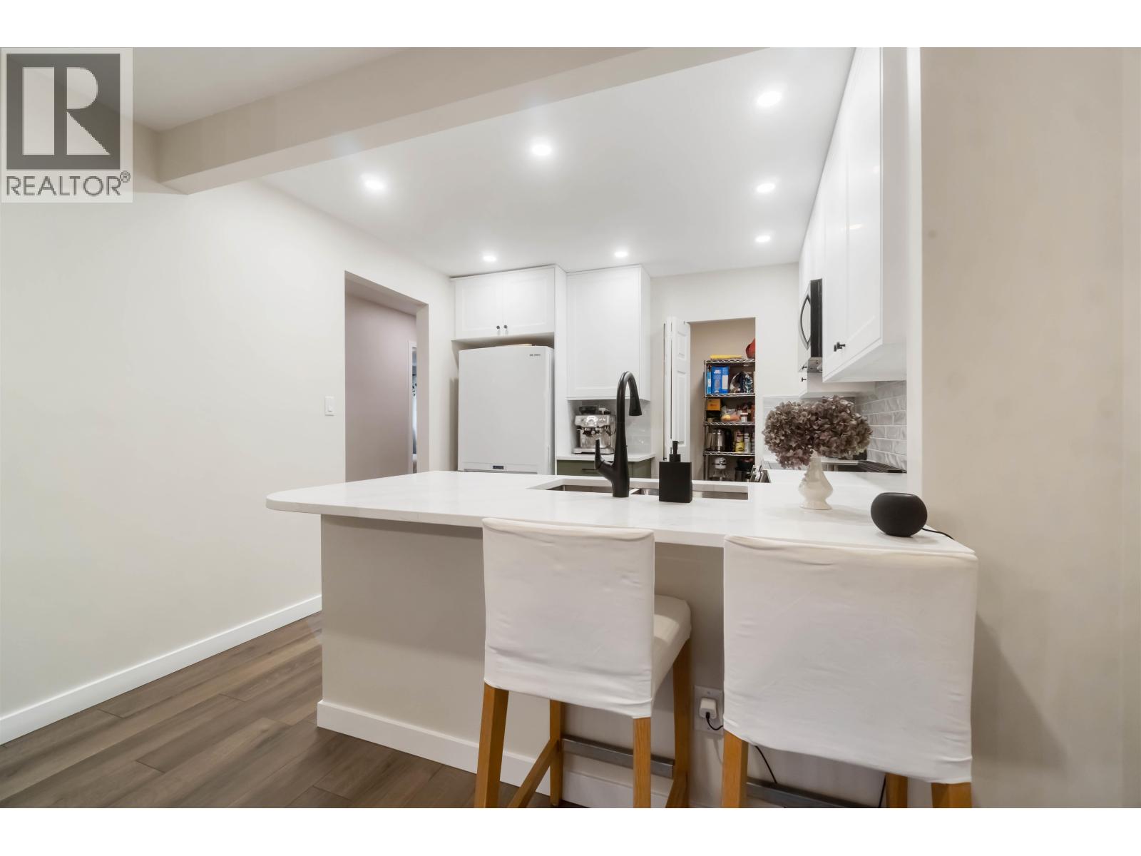 310 1000 Bowron Court, North Vancouver, British Columbia  V7H 2V8 - Photo 5 - R3061181