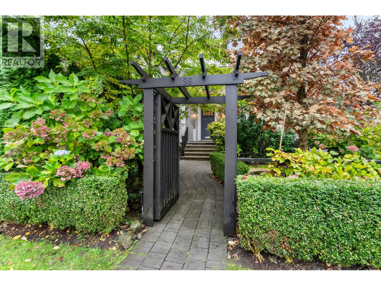 98 W 18th Avenue, Vancouver, British Columbia  V5Y 2A4 - Photo 2 - R3061775