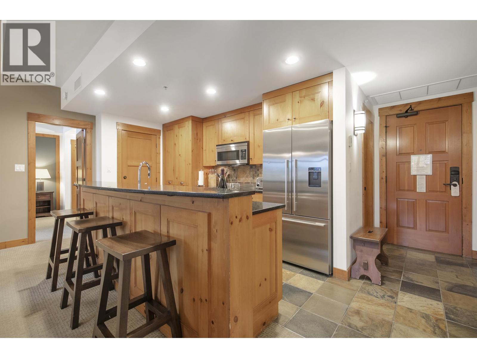 401 2202 Gondola Way, Whistler, British Columbia  V8E 0M7 - Photo 2 - R3062801