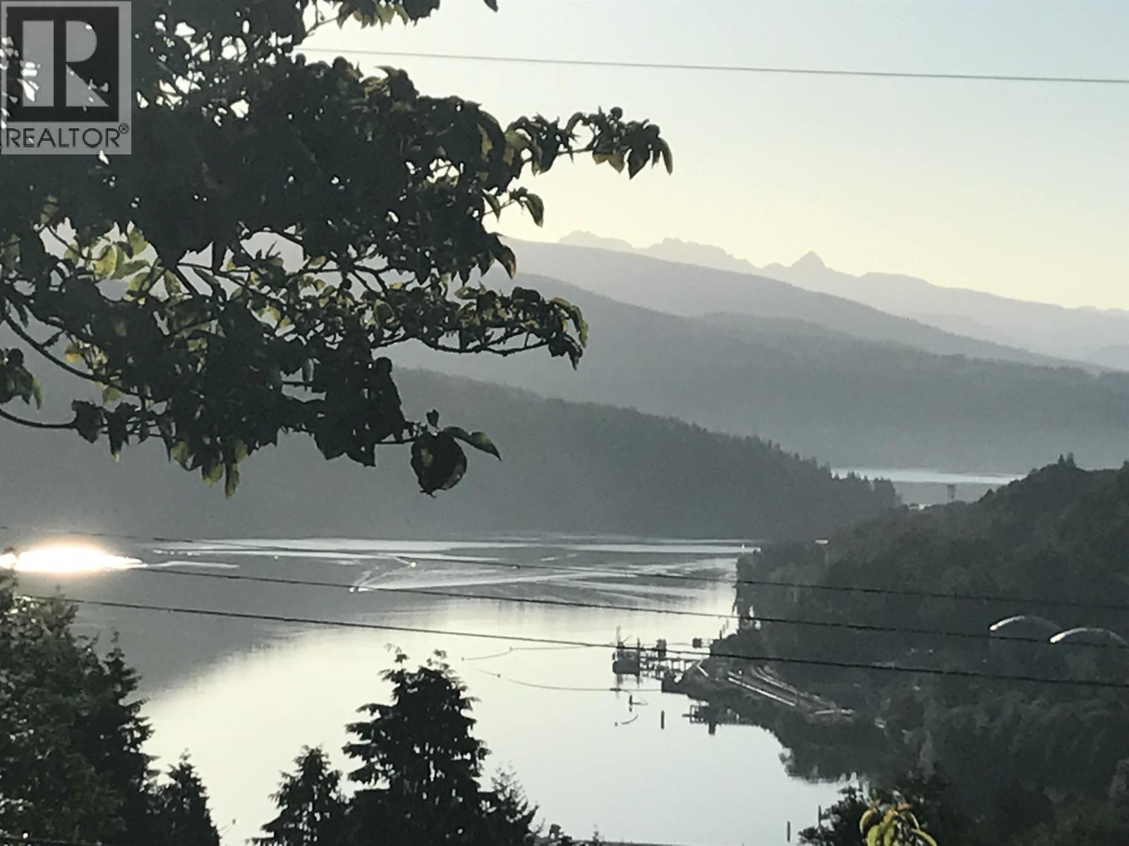 190 N Ellesmere Avenue, Burnaby, British Columbia  V5B 1J8 - Photo 2 - R3063986