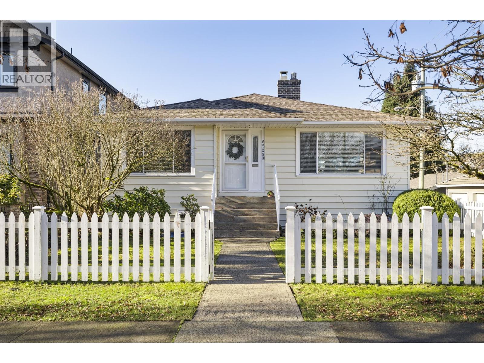 6529 Dawson Street, Vancouver, British Columbia  V5S 2W2 - Photo 2 - R3082497