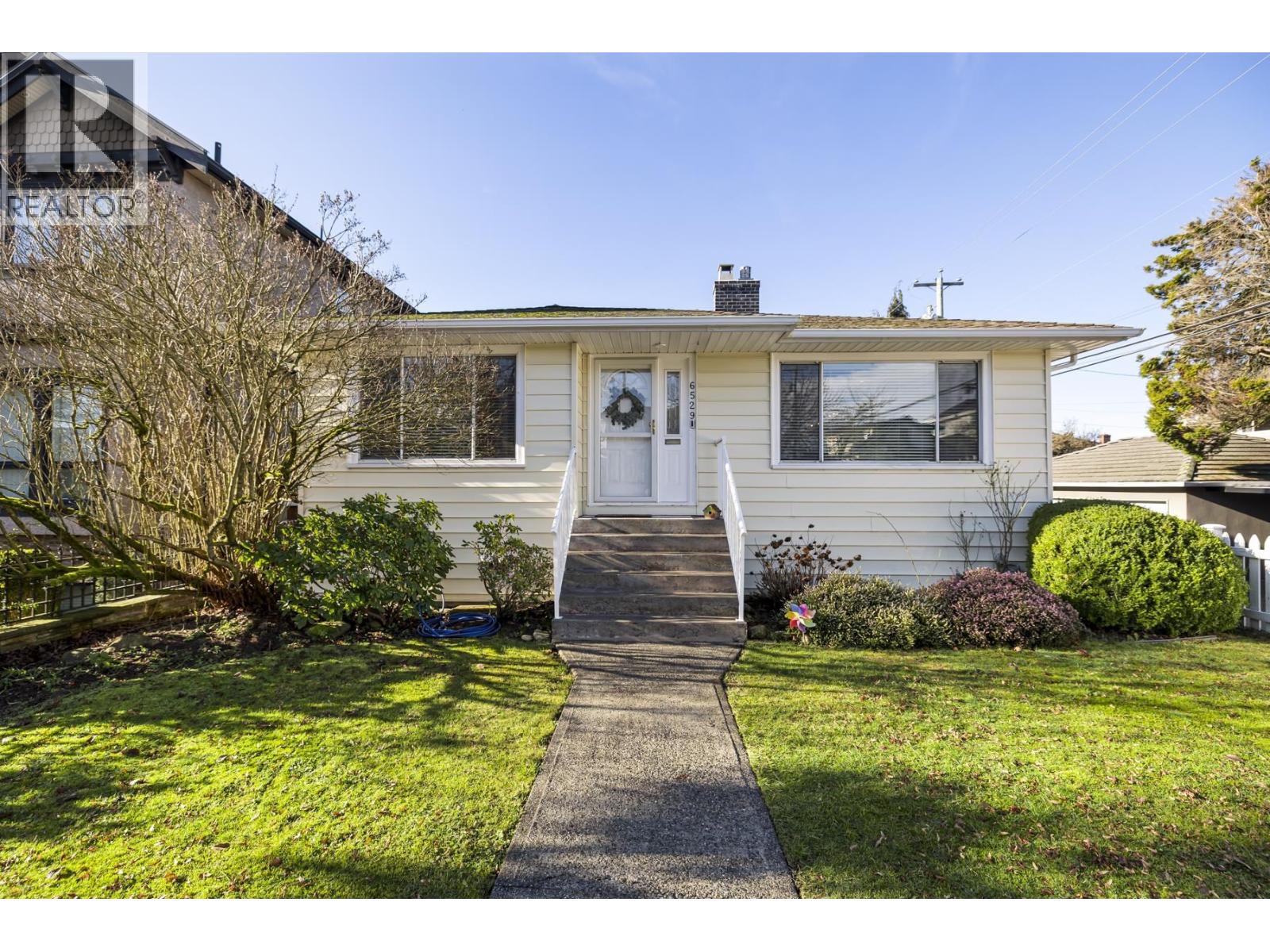 6529 Dawson Street, Vancouver, British Columbia  V5S 2W2 - Photo 3 - R3082497