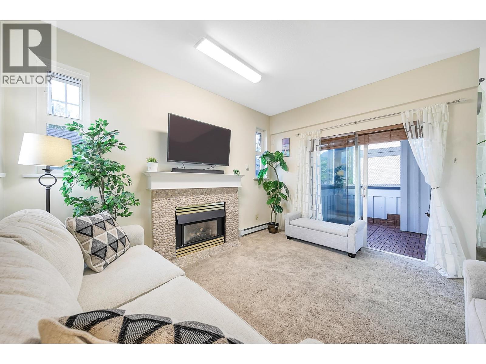 202 83 Star Crescent, New Westminster, British Columbia  V3M 6X8 - Photo 2 - R3084419